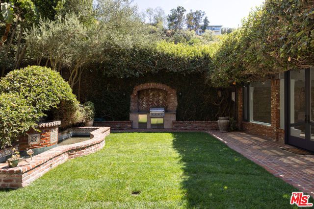 9507 Heather Road, Los Angeles, CA 90210