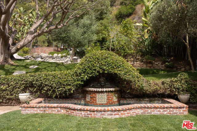 9507 Heather Road, Los Angeles, CA 90210