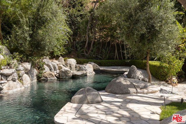 9507 Heather Road, Los Angeles, CA 90210