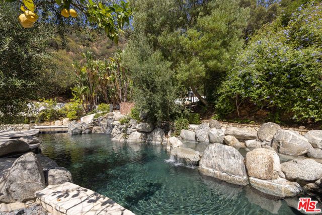 9507 Heather Road, Los Angeles, CA 90210
