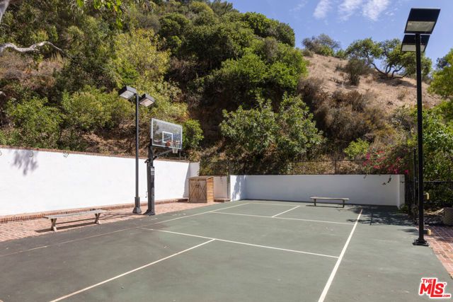 9507 Heather Road, Los Angeles, CA 90210