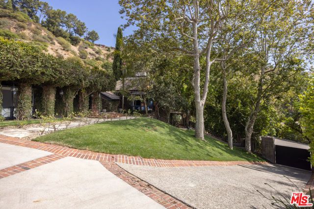9507 Heather Road, Los Angeles, CA 90210
