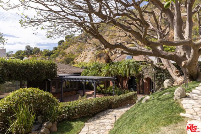 9507 Heather Road, Los Angeles, CA 90210