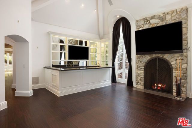 9507 Heather Road, Los Angeles, CA 90210