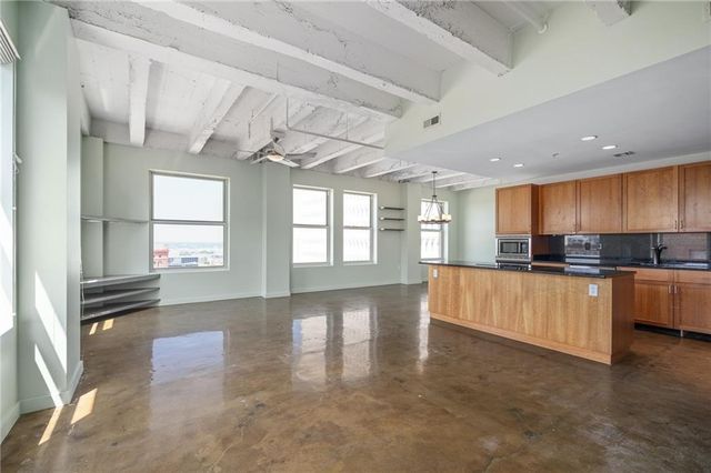 21 W 10th Street 11C, Kansas City, MO 64105