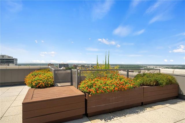 21 W 10th Street 11C, Kansas City, MO 64105