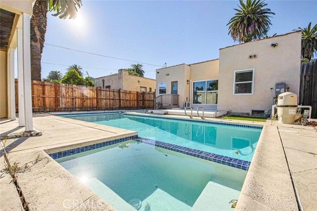2306 S Cloverdale, Los Angeles, CA 90016