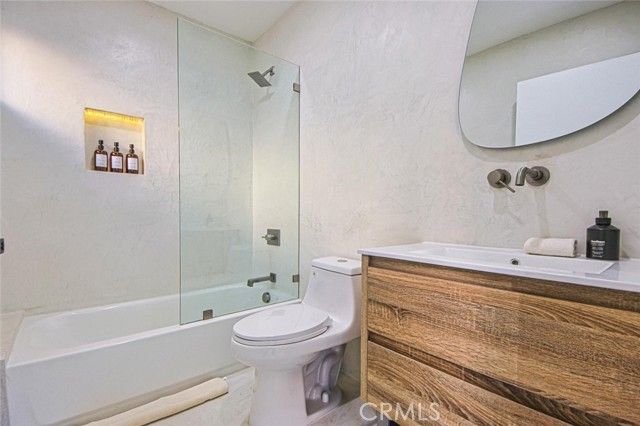 2306 S Cloverdale, Los Angeles, CA 90016