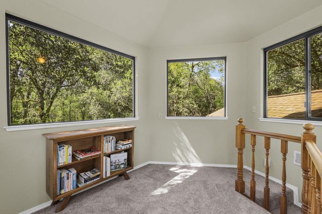 21082 Oak Knoll Road, Redding, CA 96003