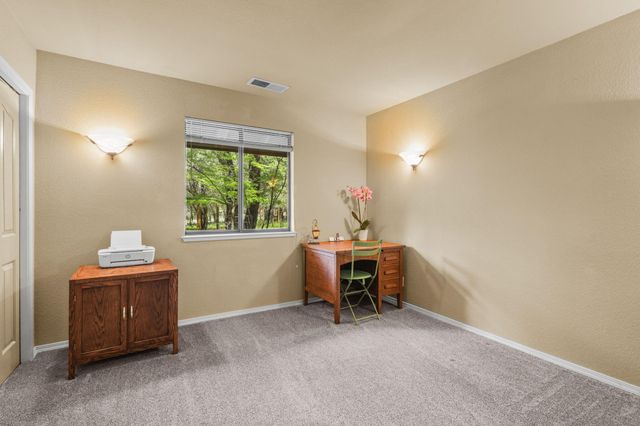 21082 Oak Knoll Road, Redding, CA 96003