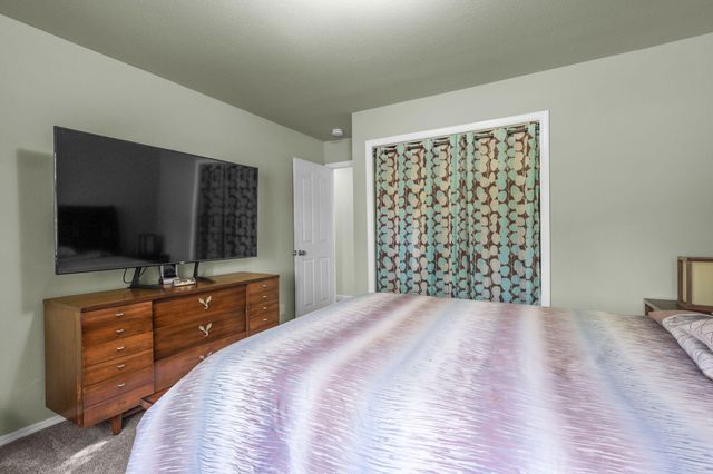 21082 Oak Knoll Road, Redding, CA 96003