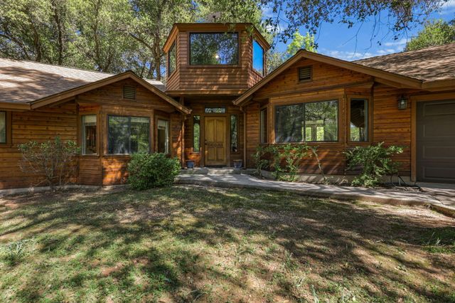 21082 Oak Knoll Road, Redding, CA 96003