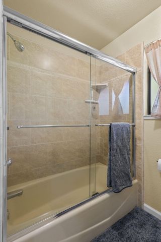 21082 Oak Knoll Road, Redding, CA 96003