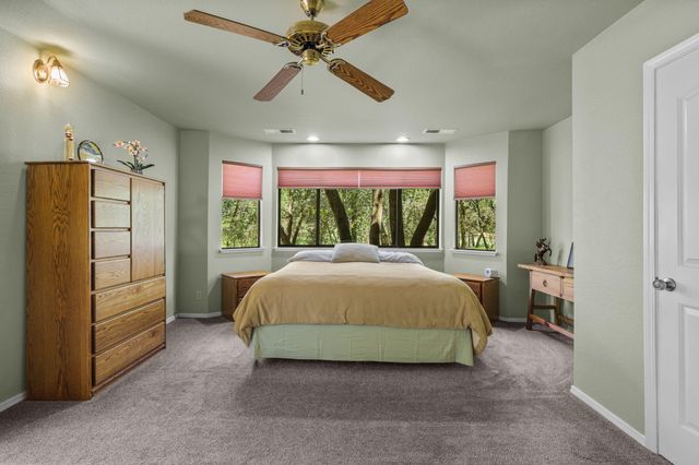 21082 Oak Knoll Road, Redding, CA 96003