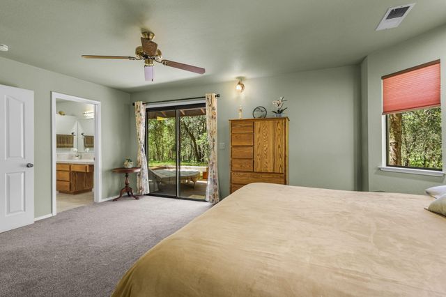 21082 Oak Knoll Road, Redding, CA 96003