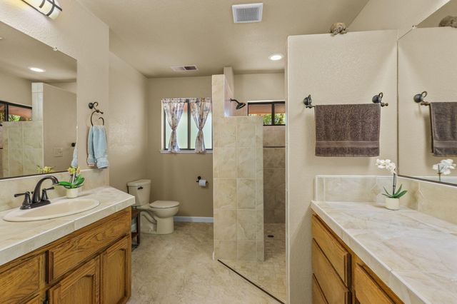 21082 Oak Knoll Road, Redding, CA 96003