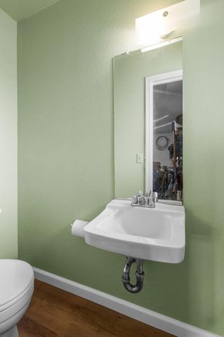 21082 Oak Knoll Road, Redding, CA 96003