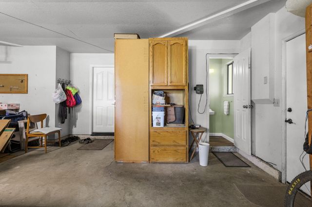 21082 Oak Knoll Road, Redding, CA 96003