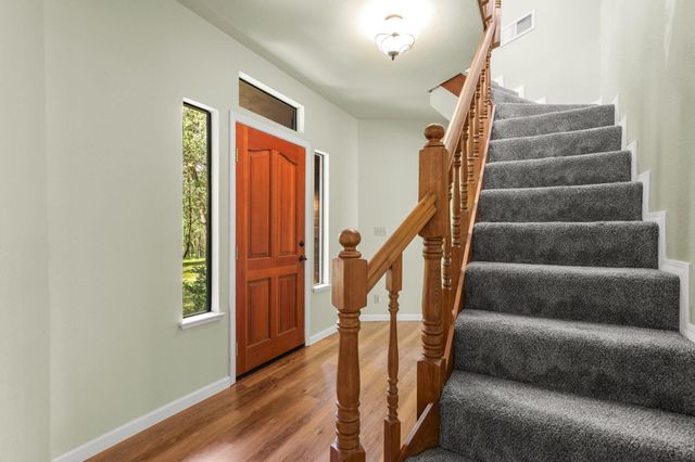 21082 Oak Knoll Road, Redding, CA 96003