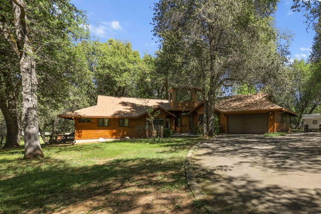 21082 Oak Knoll Road, Redding, CA 96003