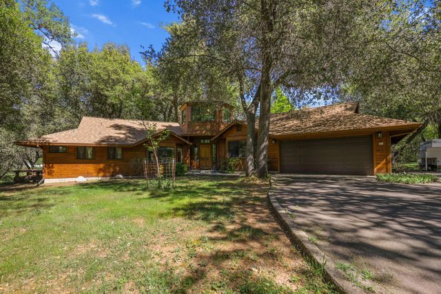 21082 Oak Knoll Road, Redding, CA 96003