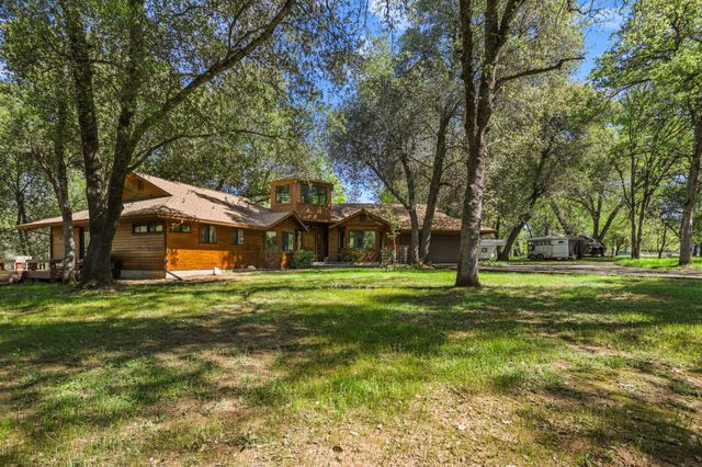 21082 Oak Knoll Road, Redding, CA 96003