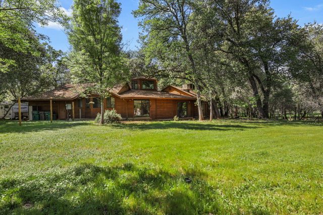 21082 Oak Knoll Road, Redding, CA 96003