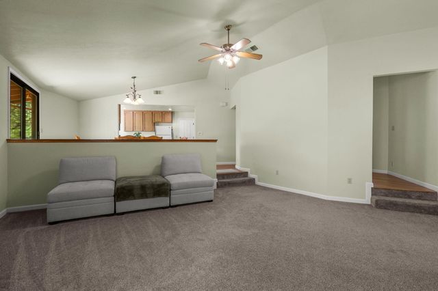 21082 Oak Knoll Road, Redding, CA 96003