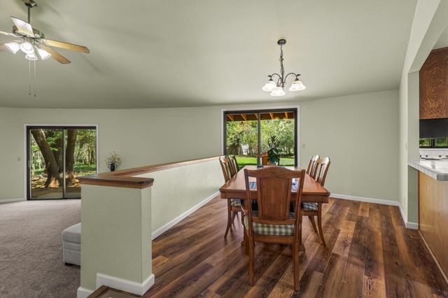 21082 Oak Knoll Road, Redding, CA 96003