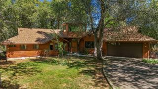21082 Oak Knoll Road, Redding, CA 96003