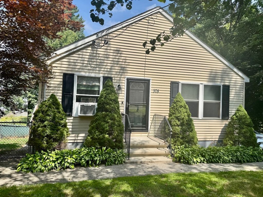 375 Thompson Rd, Webster, MA 01570