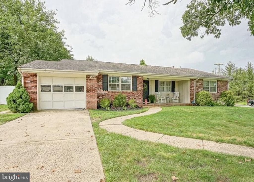 2 BROADVIEW AVE, BERLIN, NJ 08009 — exterior