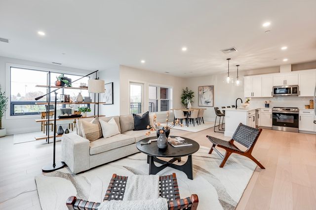 62 Foundry St 202, Wakefield, MA 01880