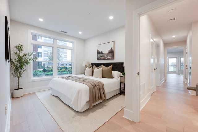 62 Foundry St 202, Wakefield, MA 01880