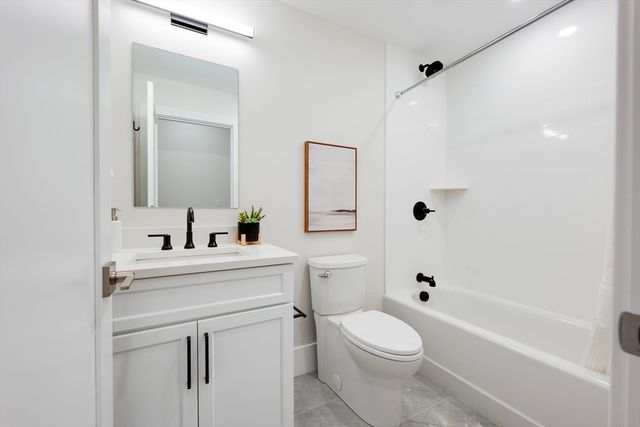 62 Foundry St 202, Wakefield, MA 01880