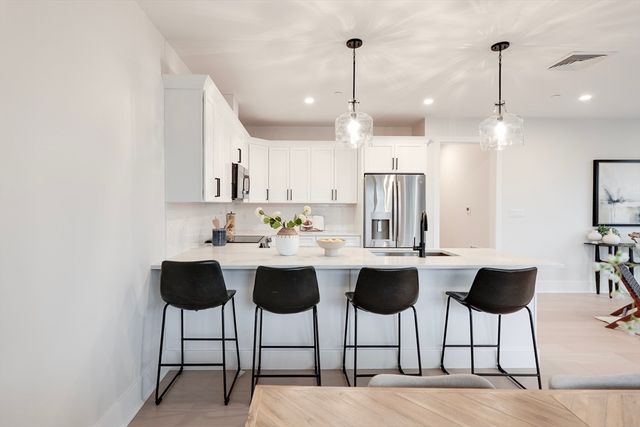 62 Foundry St 202, Wakefield, MA 01880