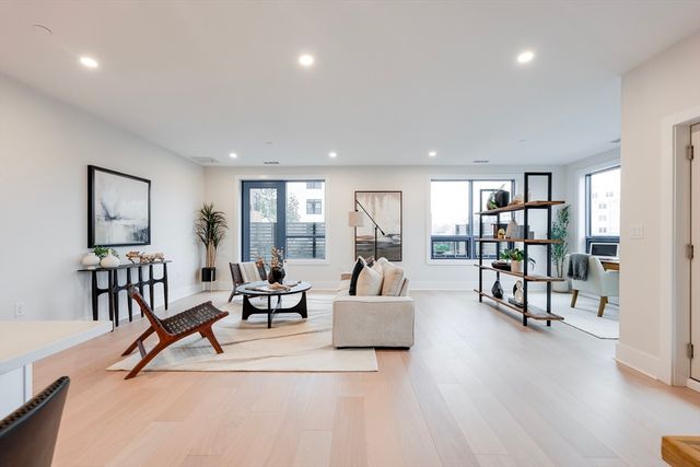 62 Foundry St 202, Wakefield, MA 01880