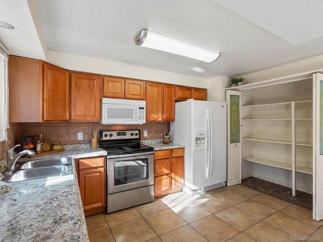 3061 W 92nd Ave 13E, Westminster, CO 80031