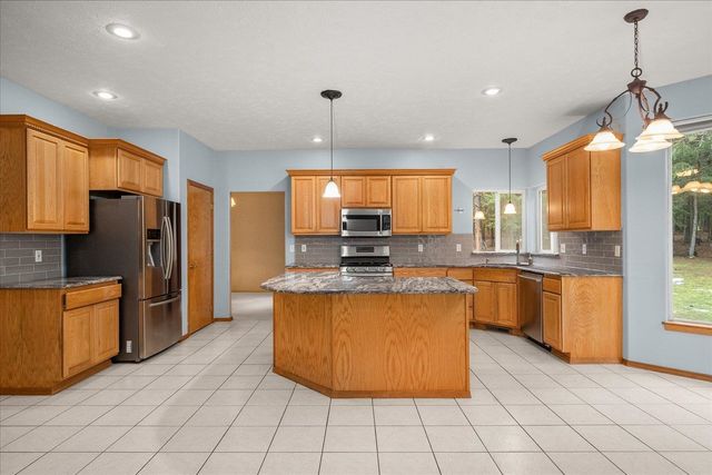 23216 E Morris Rd, Newman Lake, WA 99025