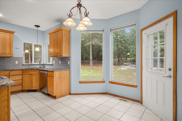 23216 E Morris Rd, Newman Lake, WA 99025