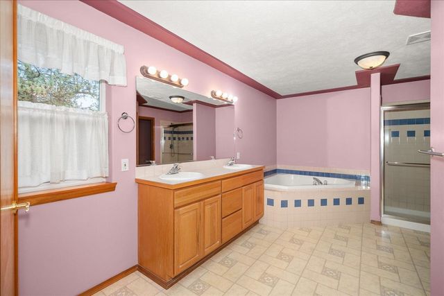 23216 E Morris Rd, Newman Lake, WA 99025