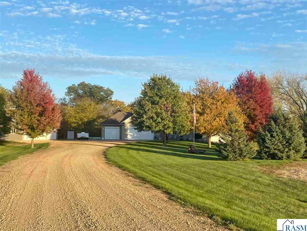 15135 550th Avenue, Good Thunder, MN 56037