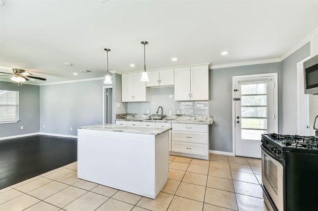 938 Vivian Avenue, Pasadena, TX 77506