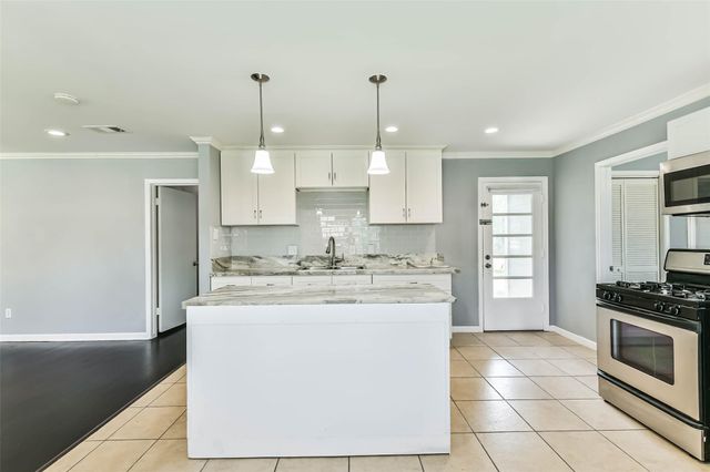 938 Vivian Avenue, Pasadena, TX 77506