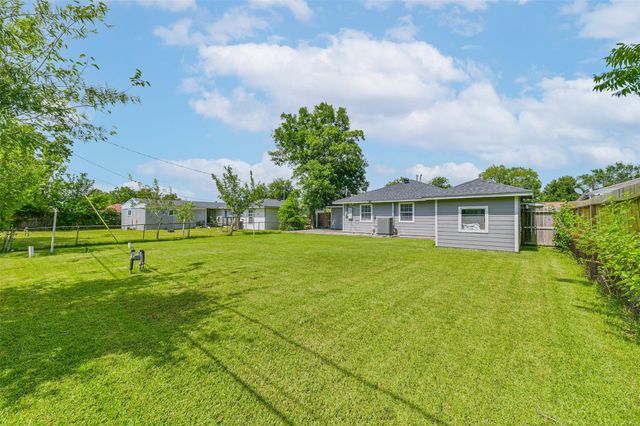 938 Vivian Avenue, Pasadena, TX 77506
