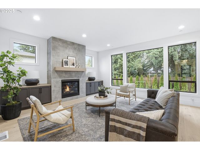 16901 KARA Ln, Lake Oswego, OR 97035