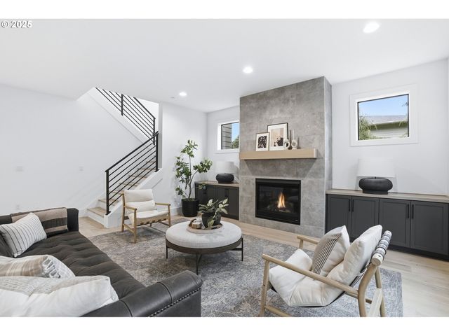 16901 KARA Ln, Lake Oswego, OR 97035