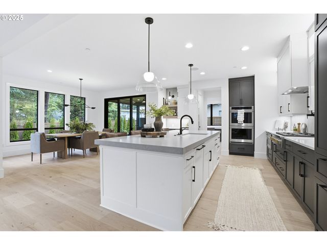 16901 KARA Ln, Lake Oswego, OR 97035