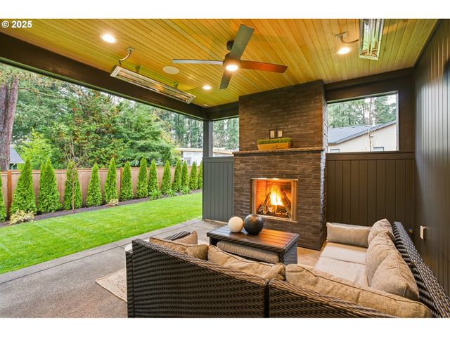 16901 KARA Ln, Lake Oswego, OR 97035