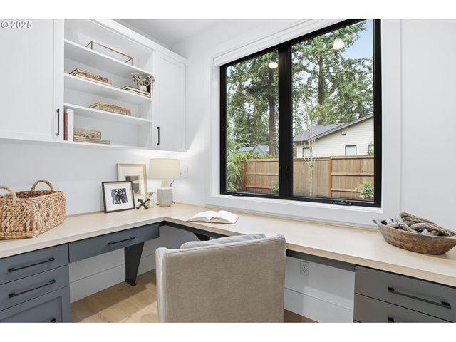 16901 KARA Ln, Lake Oswego, OR 97035